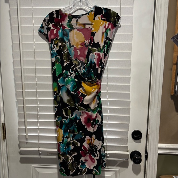 Daisy Fuentes Dresses & Skirts - Daisy Fuentes Asymmetrical Dress with Bold Floral Design